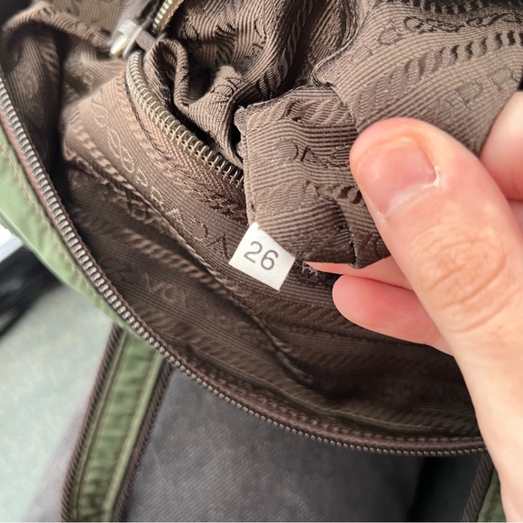 Authentic PRADA MILANO Green Nylon Tote Bag💚VERY RARE 💚 - Picture 4 of 16